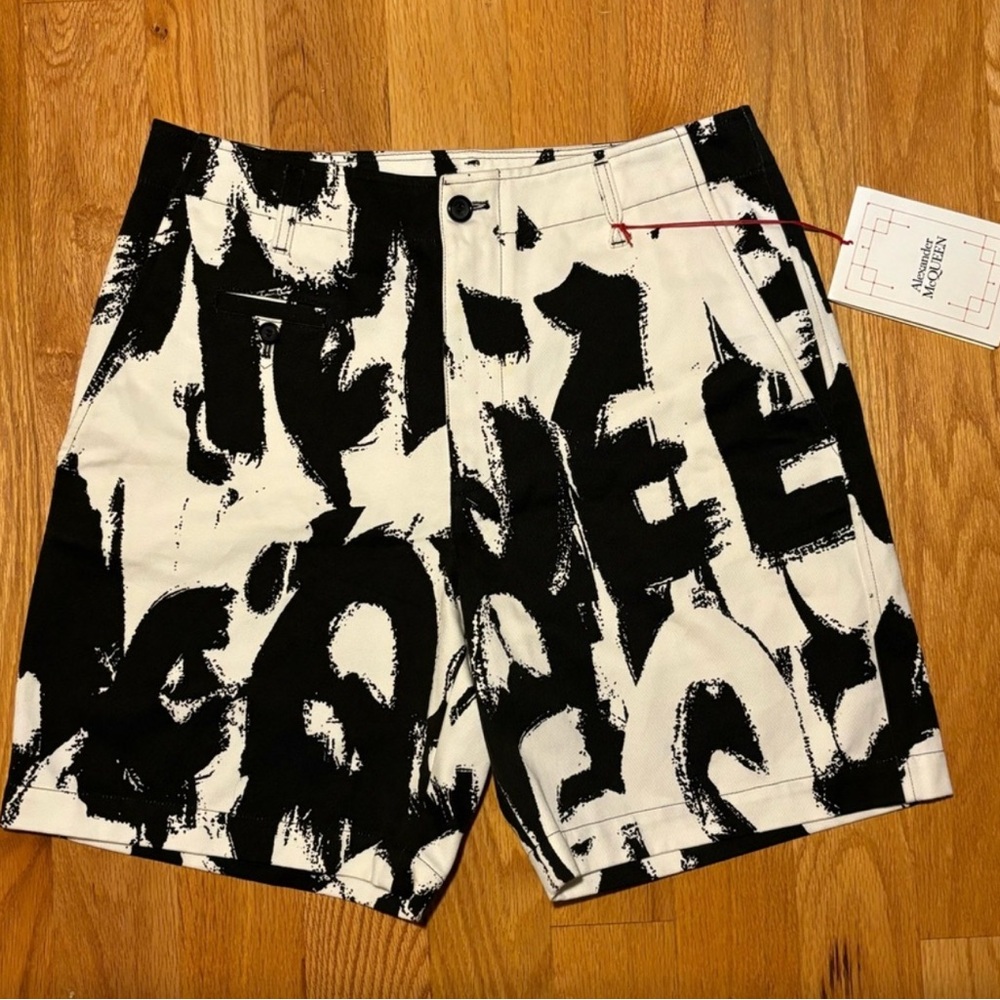 Alexander McQueen Monochrome Graphic Apparel